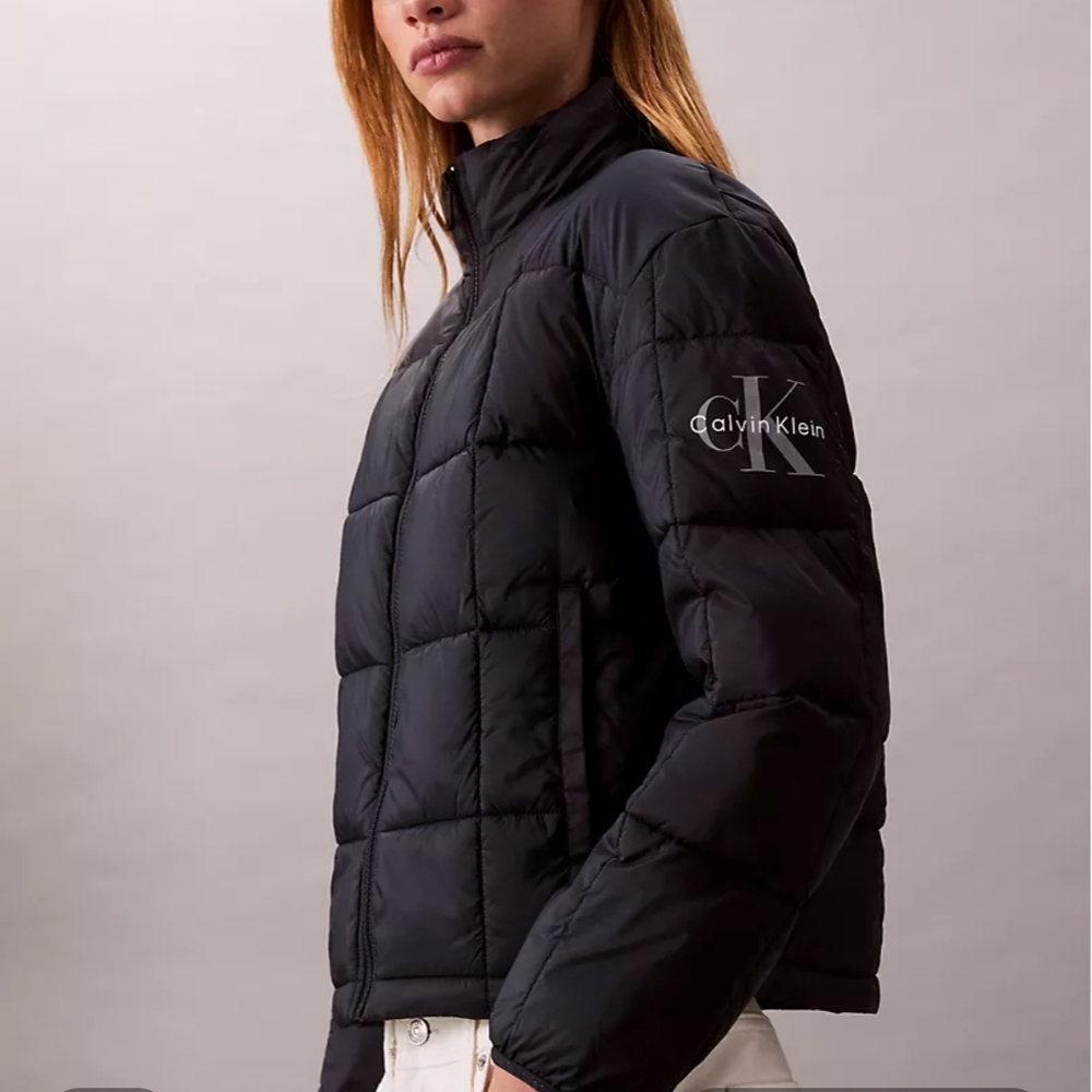 Women's Lightweight Puffer Jacket - Picture 6 of 6